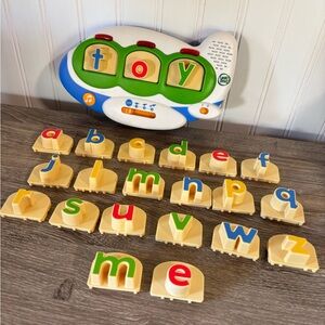 Leapfrog Magnetic Fridge Phonics Jet Plane Letters Word Builder Alphabet Works